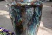 Braun, grün - bläulich schillernde Vase